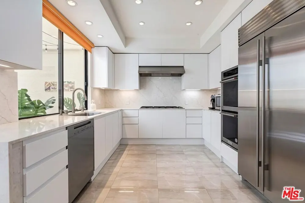 2172 Century Los Angeles, CA 90067