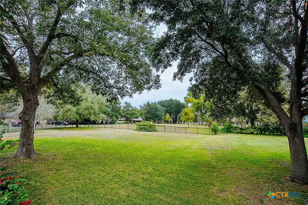 123 Royal Goerge Circle McQueeney, TX 78123