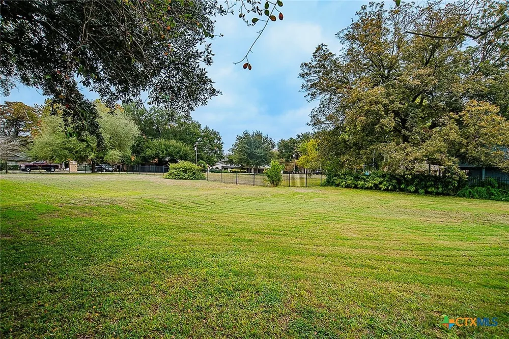 123 Royal Goerge Circle McQueeney, TX 78123