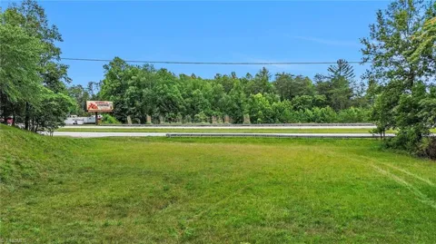 5622 W US Highway 421