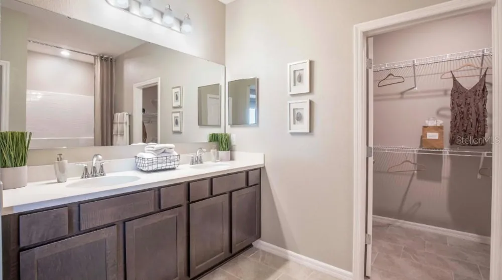 1927 TRAVELERS PALM DRIVE Edgewater, FL 32141