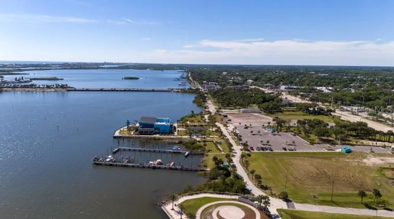 1927 TRAVELERS PALM DRIVE Edgewater, FL 32141