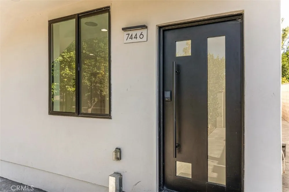 7446 Mammoth Avenue Van Nuys, CA 91405