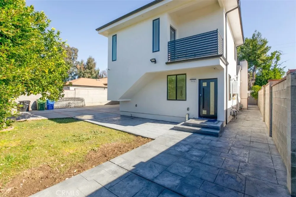 7446 Mammoth Avenue Van Nuys, CA 91405