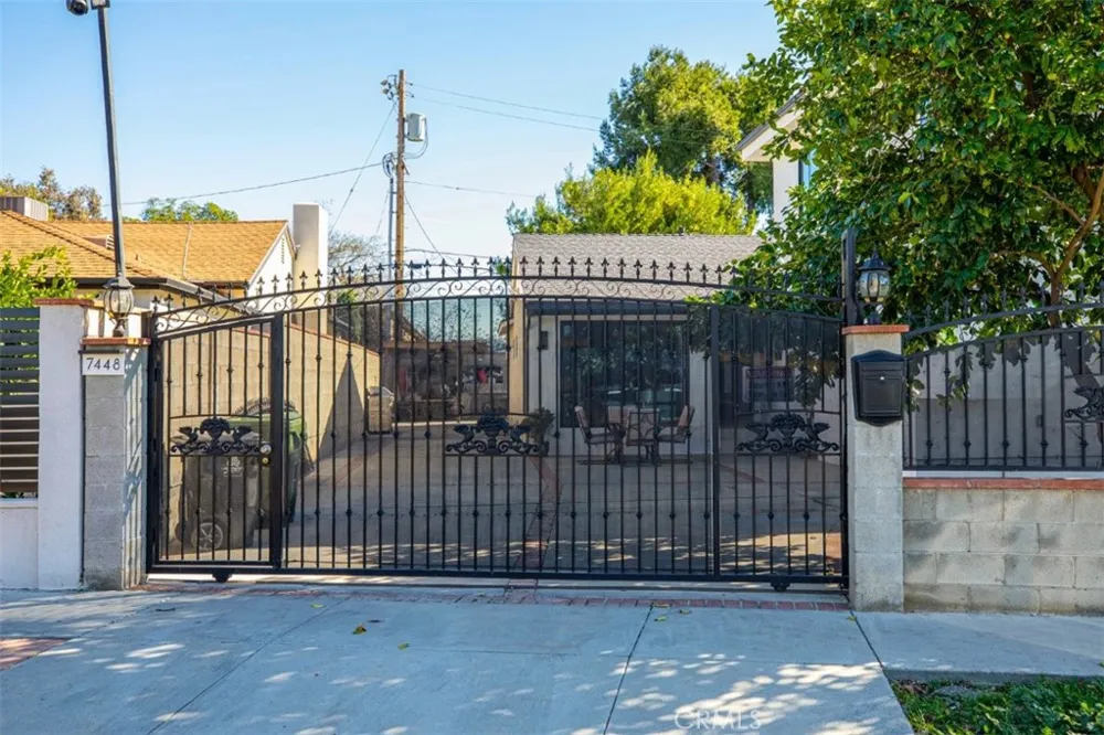 7446 Mammoth Avenue Van Nuys, CA 91405