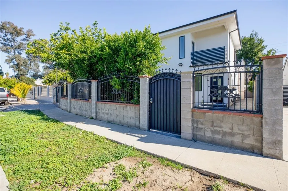 7446 Mammoth Avenue Van Nuys, CA 91405