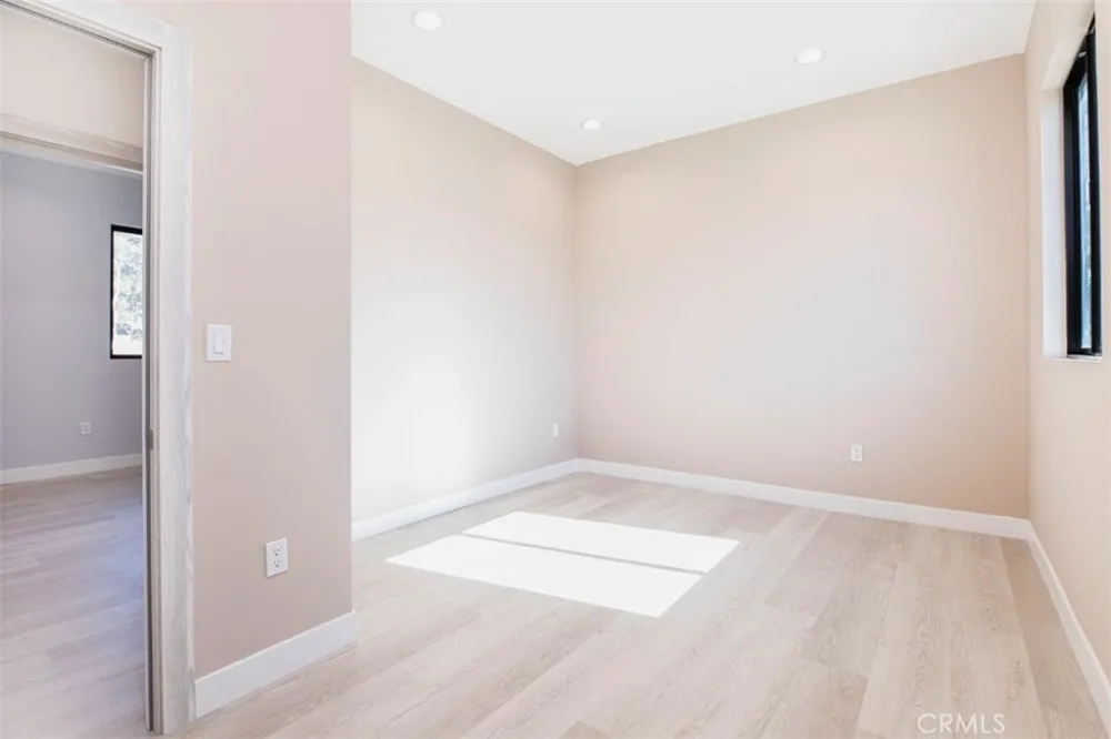 7446 Mammoth Avenue Van Nuys, CA 91405