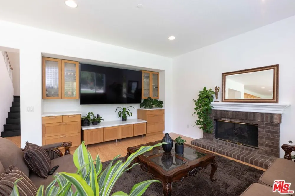 22 Moonridge Court Azusa, CA 91702