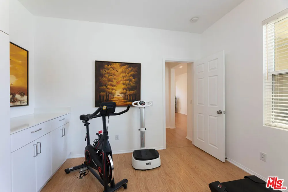22 Moonridge Court Azusa, CA 91702
