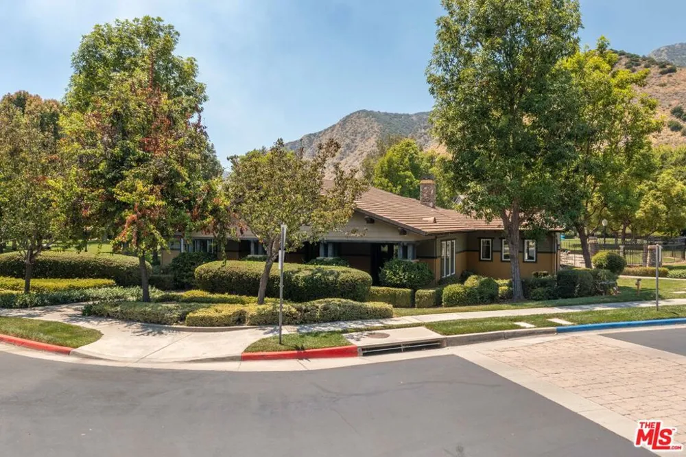 22 Moonridge Court Azusa, CA 91702