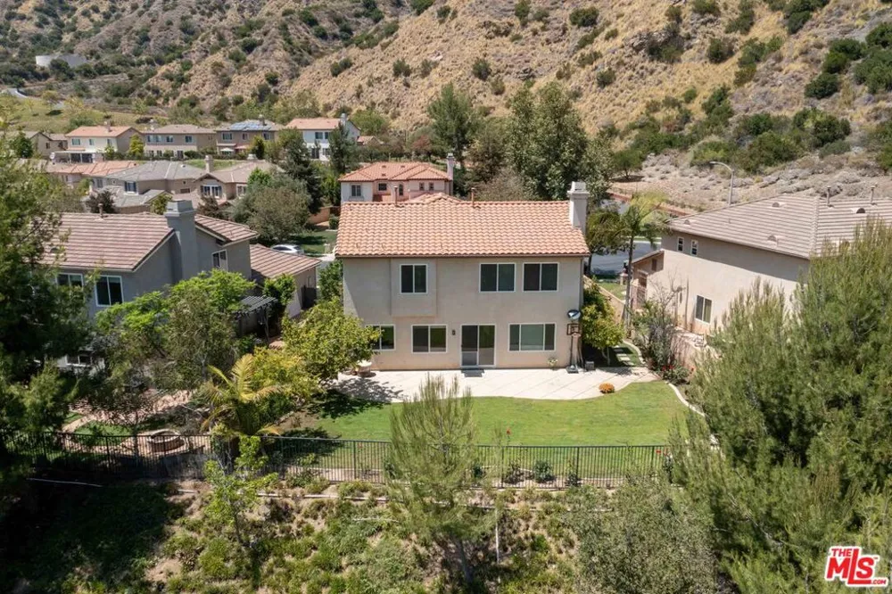 22 Moonridge Court Azusa, CA 91702