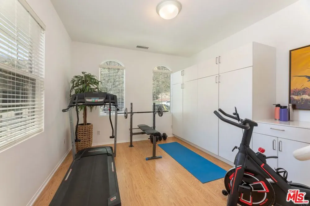 22 Moonridge Court Azusa, CA 91702