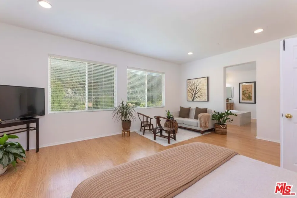 22 Moonridge Court Azusa, CA 91702