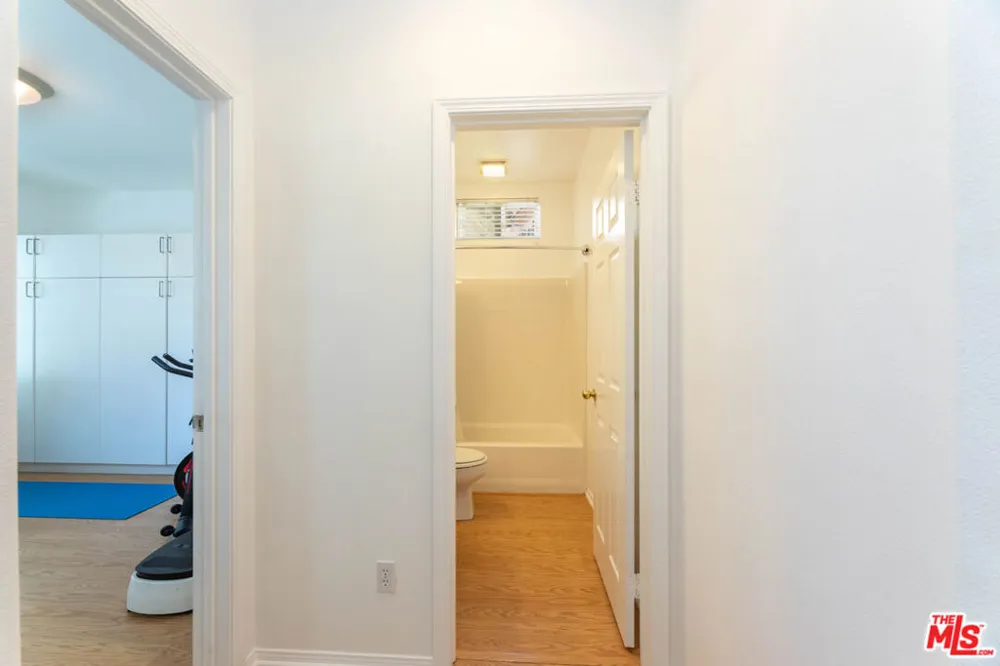 22 Moonridge Court Azusa, CA 91702