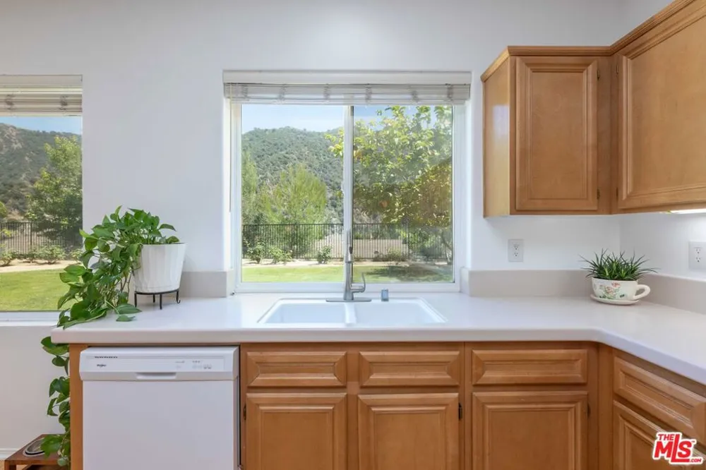 22 Moonridge Court Azusa, CA 91702