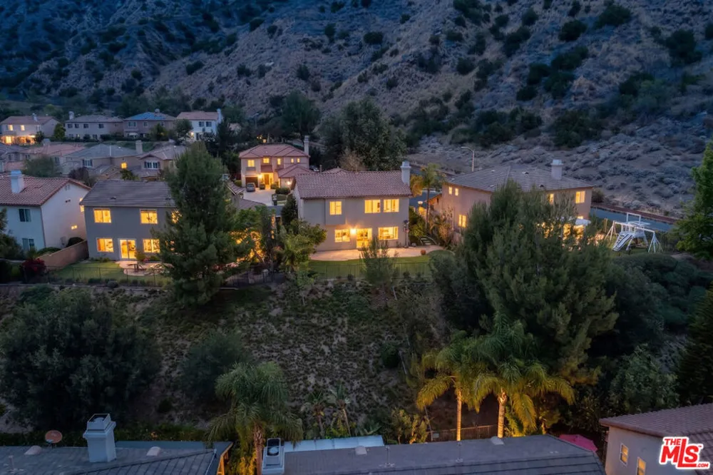 22 Moonridge Court Azusa, CA 91702