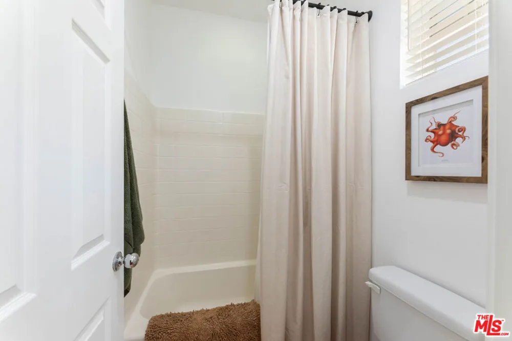 22 Moonridge Court Azusa, CA 91702