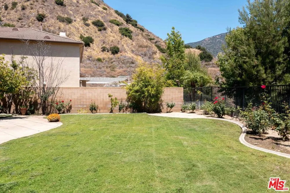 22 Moonridge Court Azusa, CA 91702