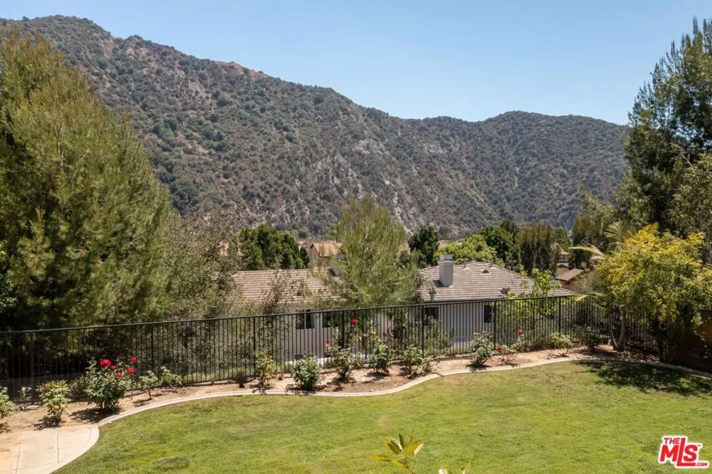 22 Moonridge Court Azusa, CA 91702
