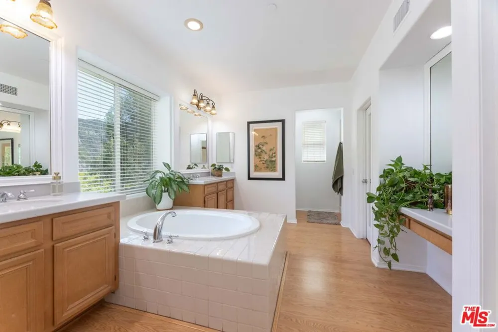 22 Moonridge Court Azusa, CA 91702