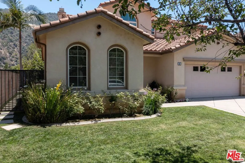 22 Moonridge Court Azusa, CA 91702