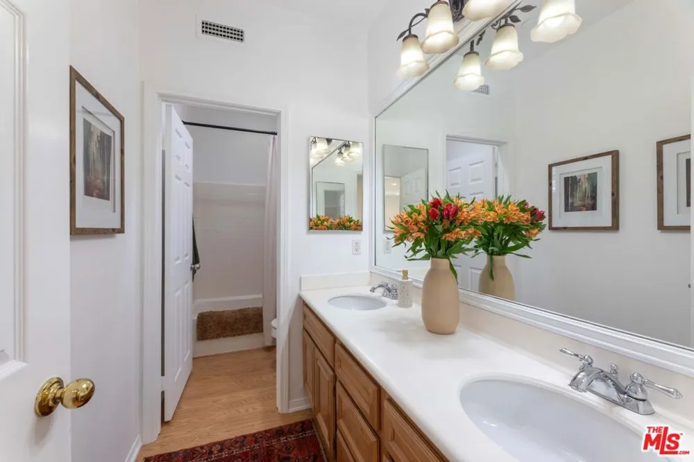 22 Moonridge Court Azusa, CA 91702