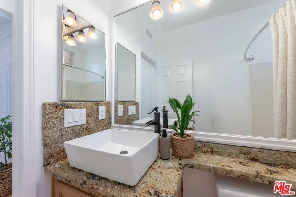 22 Moonridge Court Azusa, CA 91702