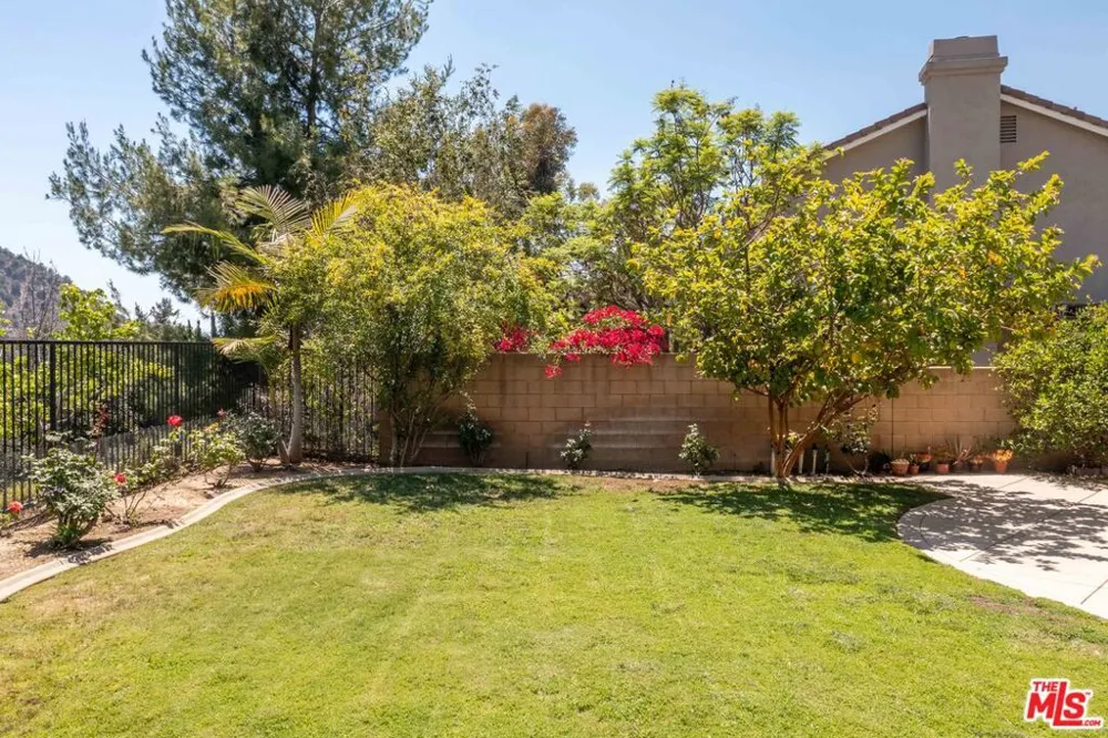 22 Moonridge Court Azusa, CA 91702