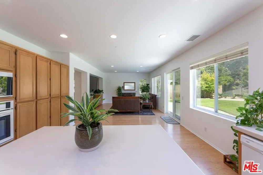 22 Moonridge Court Azusa, CA 91702