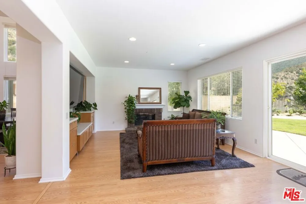 22 Moonridge Court Azusa, CA 91702