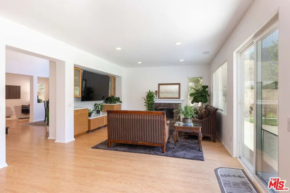 22 Moonridge Court Azusa, CA 91702