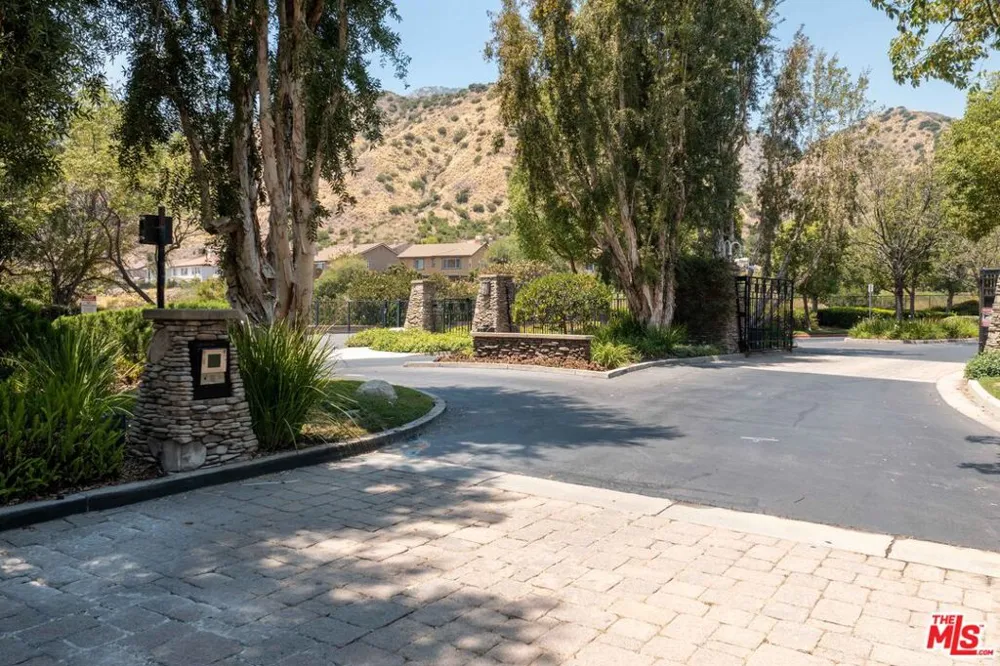 22 Moonridge Court Azusa, CA 91702