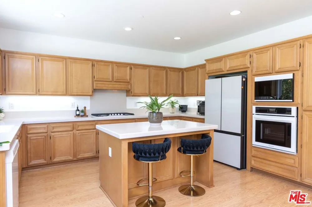 22 Moonridge Court Azusa, CA 91702