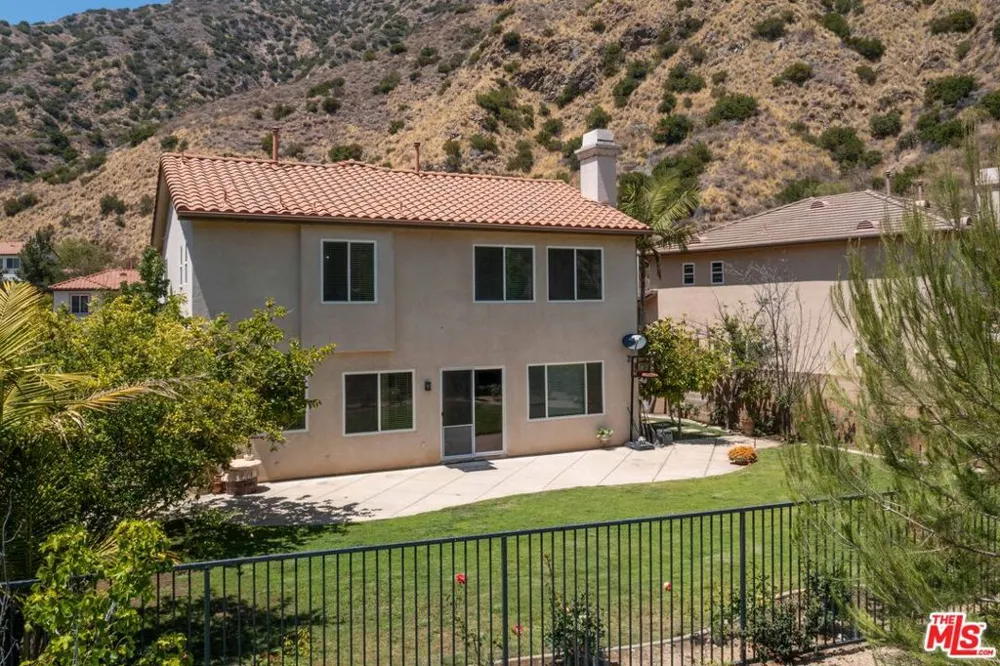 22 Moonridge Court Azusa, CA 91702