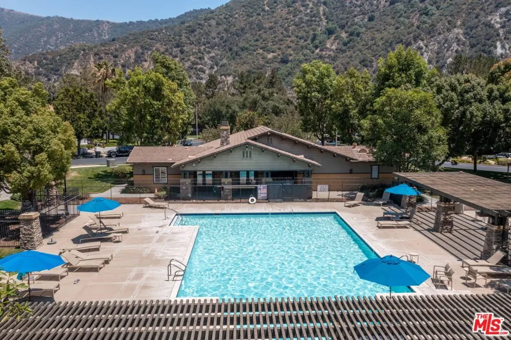 22 Moonridge Court Azusa, CA 91702