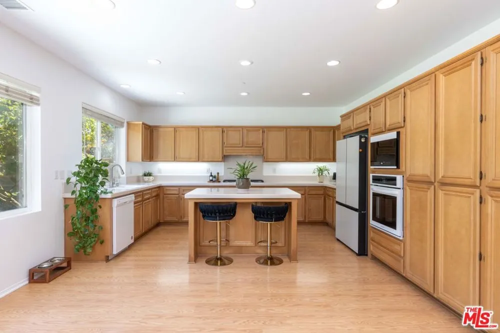 22 Moonridge Court Azusa, CA 91702