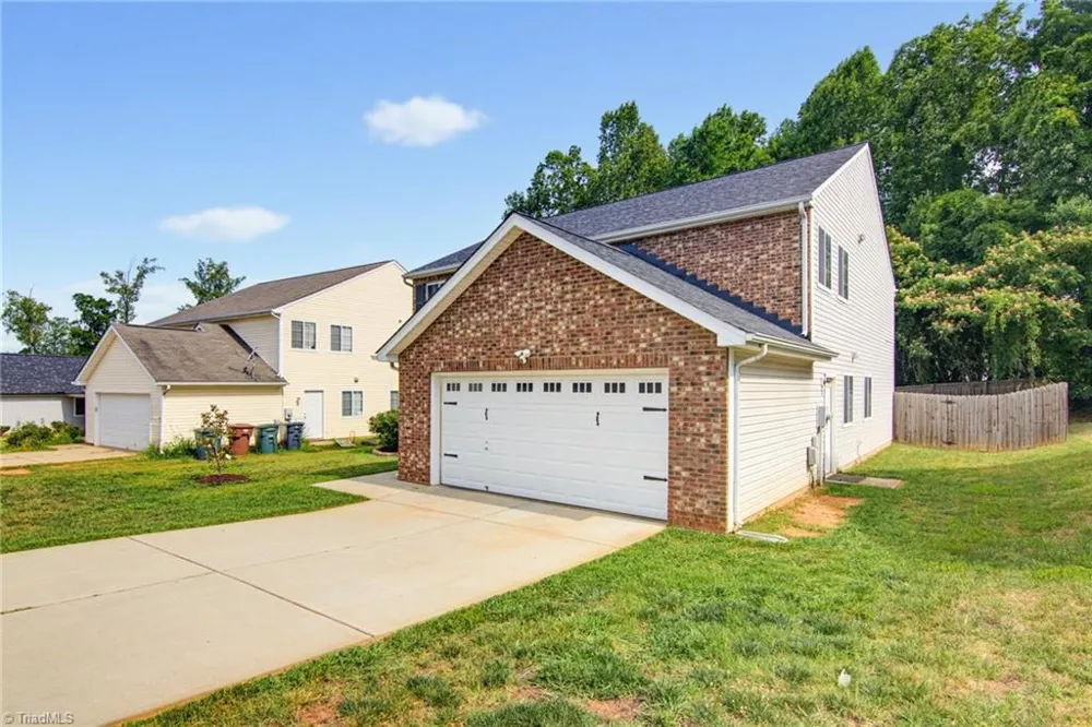 913 Topsail Drive Browns Summit, NC 27214