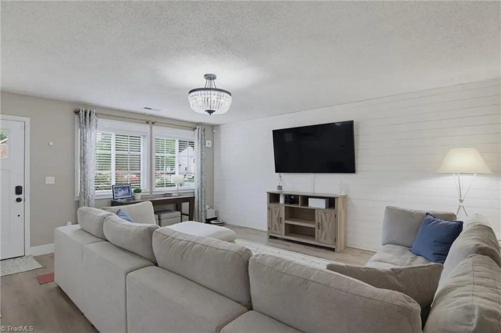 913 Topsail Drive Browns Summit, NC 27214
