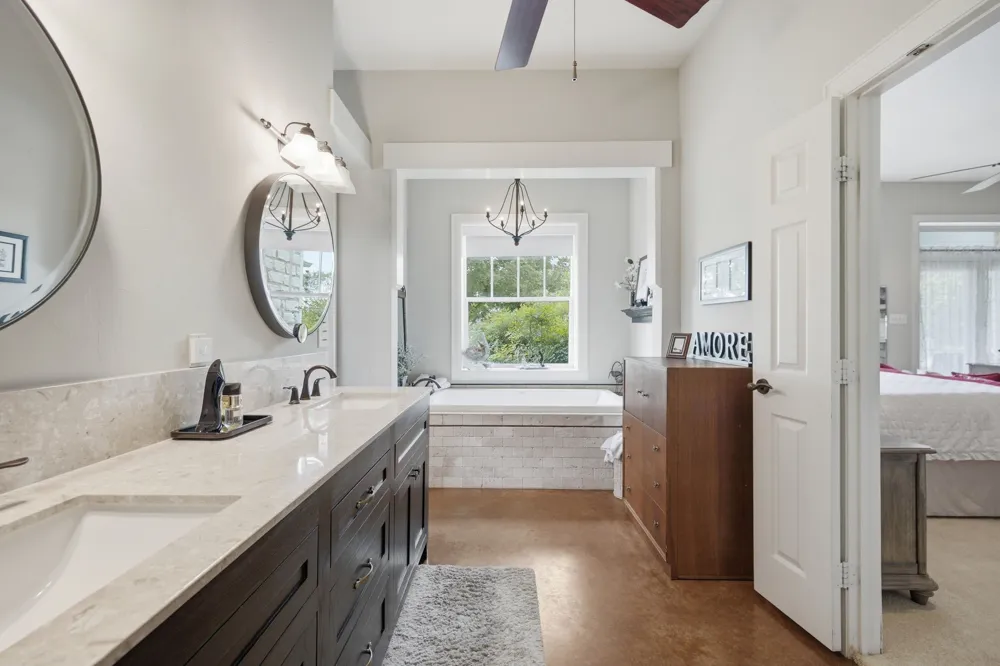 1808 Teller Bell Lane Granbury, TX 76049