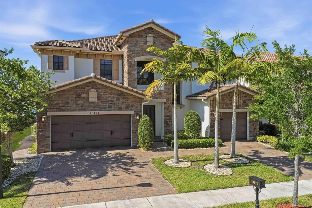 10271 Peninsula Place Parkland, FL 33076