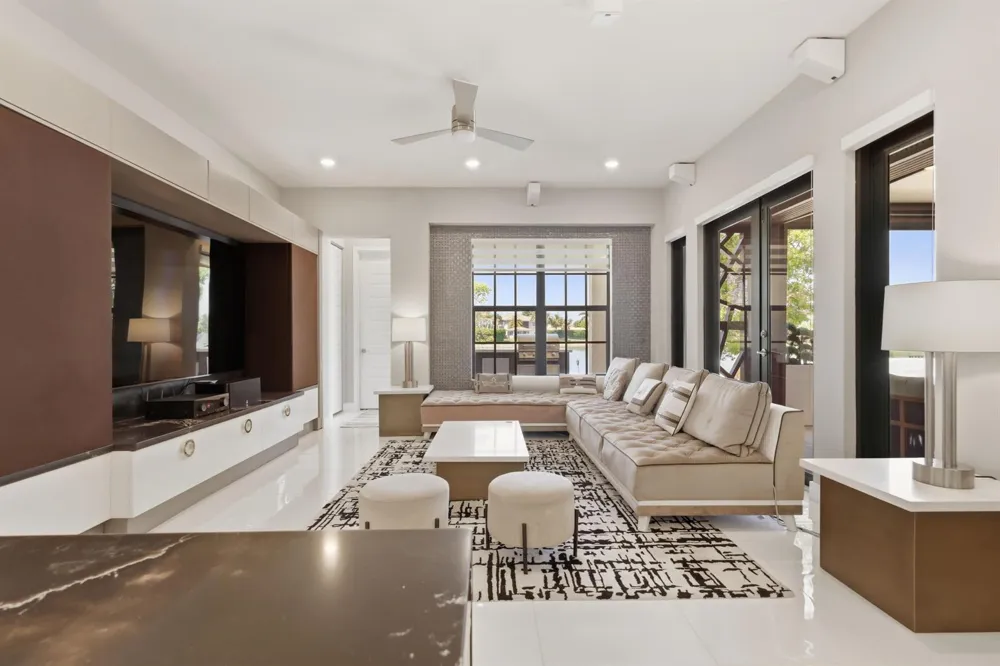10271 Peninsula Place Parkland, FL 33076