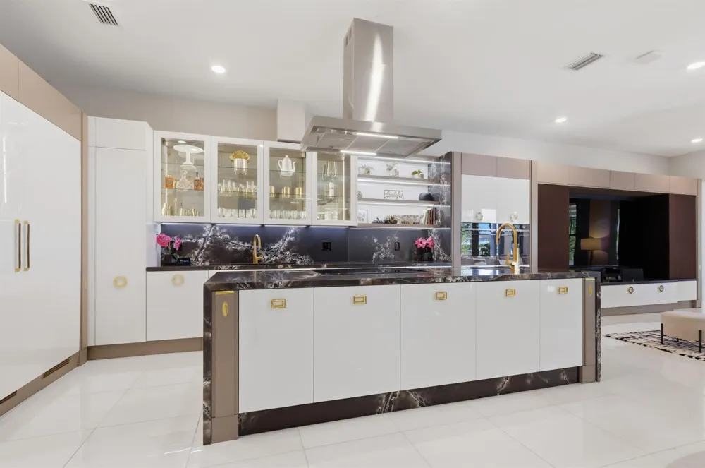 10271 Peninsula Place Parkland, FL 33076