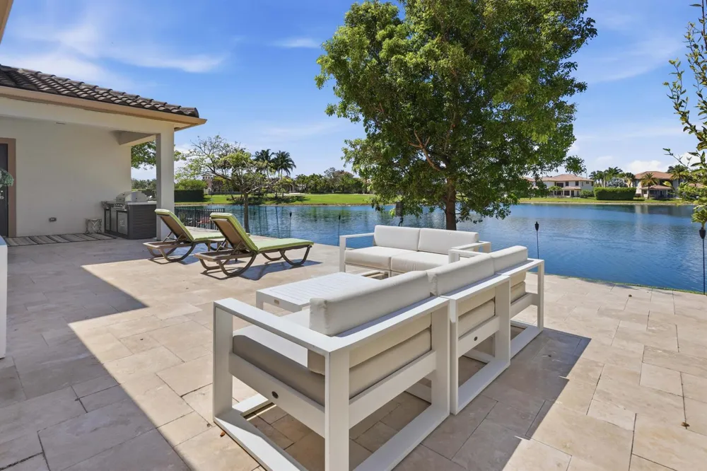 10271 Peninsula Place Parkland, FL 33076