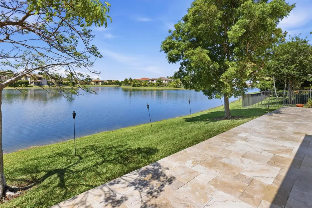 10271 Peninsula Place Parkland, FL 33076