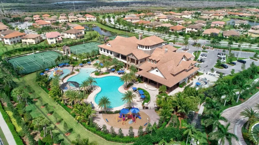 10271 Peninsula Place Parkland, FL 33076
