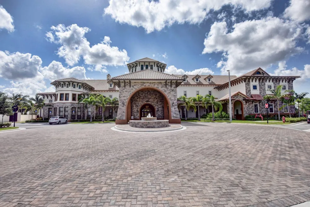 10271 Peninsula Place Parkland, FL 33076