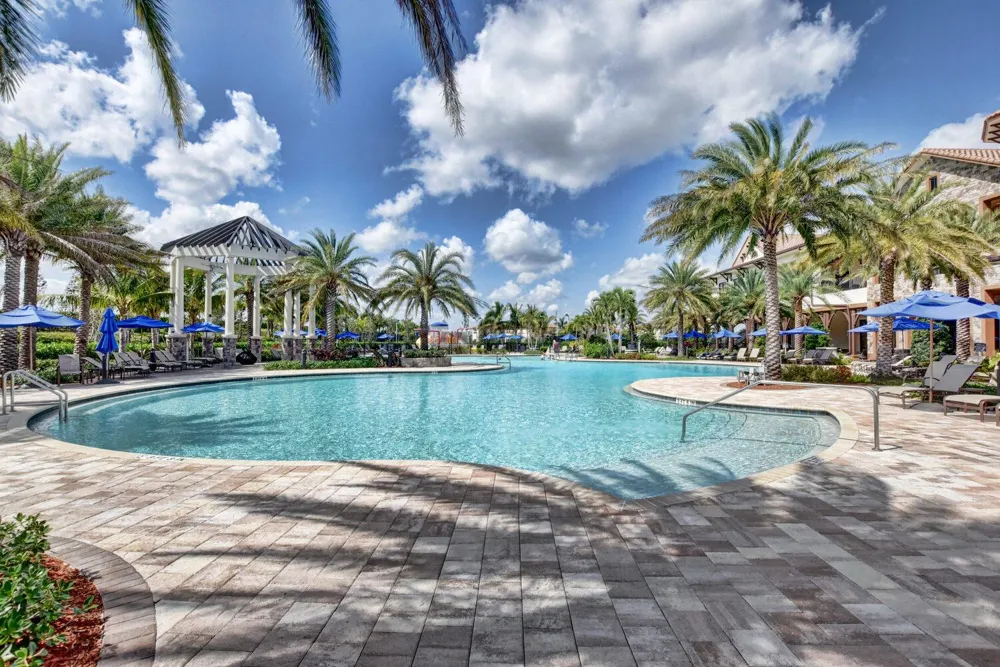 10271 Peninsula Place Parkland, FL 33076