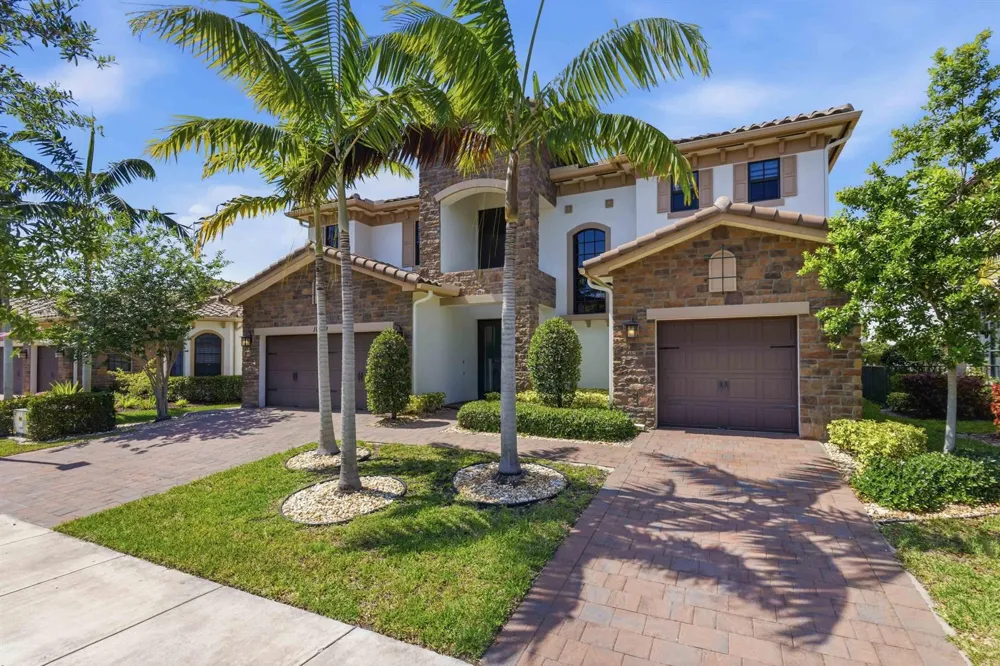 10271 Peninsula Place Parkland, FL 33076