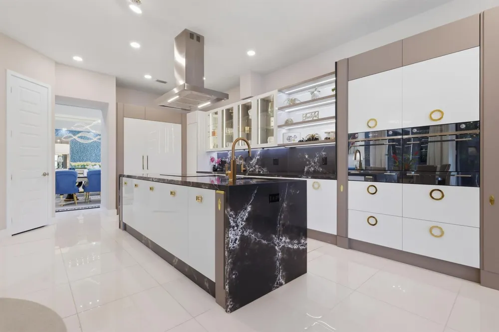 10271 Peninsula Place Parkland, FL 33076