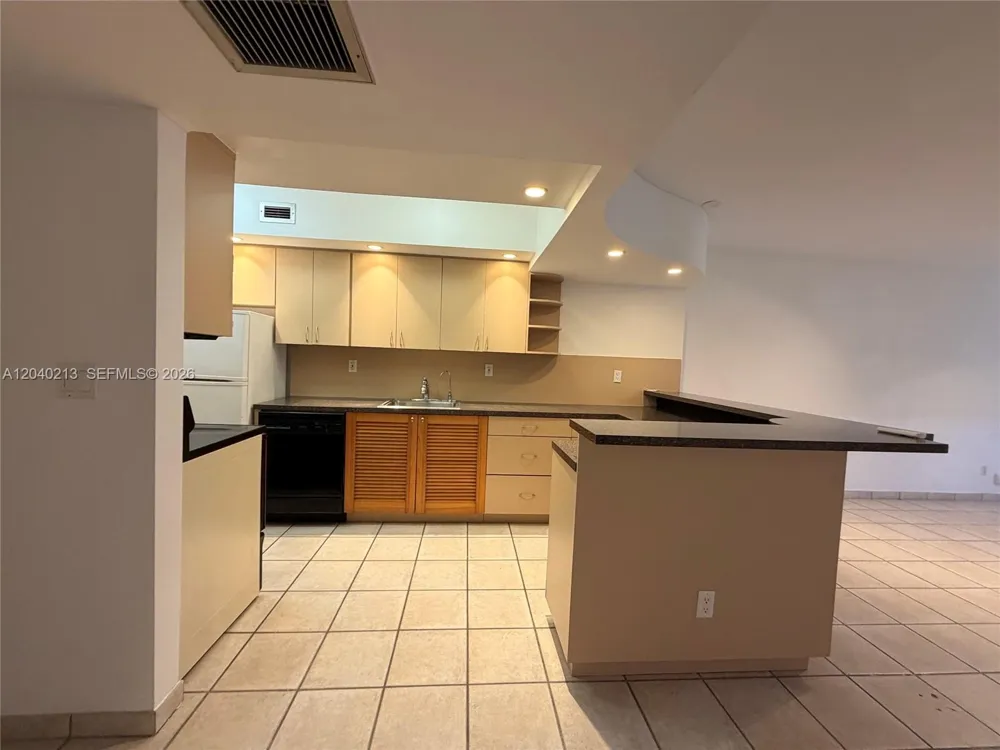 100 Lincoln Rd #1410 Miami Beach, FL 33139
